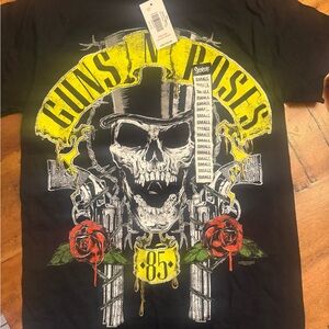 Spencer's Black Guns N' Roses Skull Tee NWT Size Mens Small